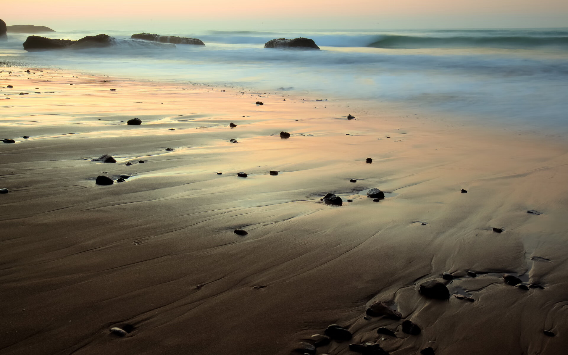 青训基地将举办跨专业交流会促进多学科融合成长，青训营条件